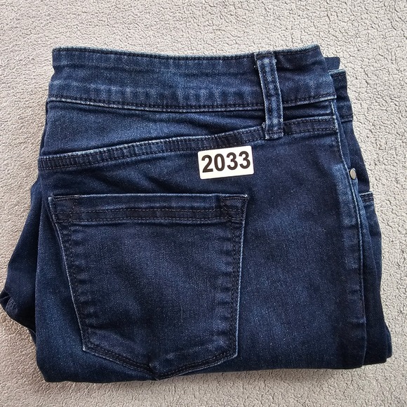 Croft & Barrow Jeans Womens 12S Blue Premium Denim Stretch Comfort Straight Leg - Picture 10 of 10